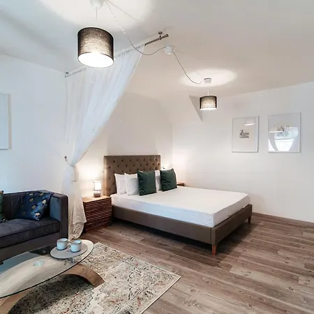 Apartment One Love - By Myhomeincomo *
